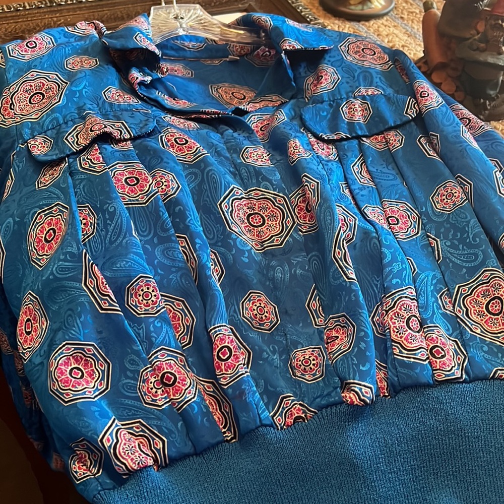 1980’s blouse multi colored shoulder pads. Blousey. Sleeves and waist stretch - Picture 9 of 9